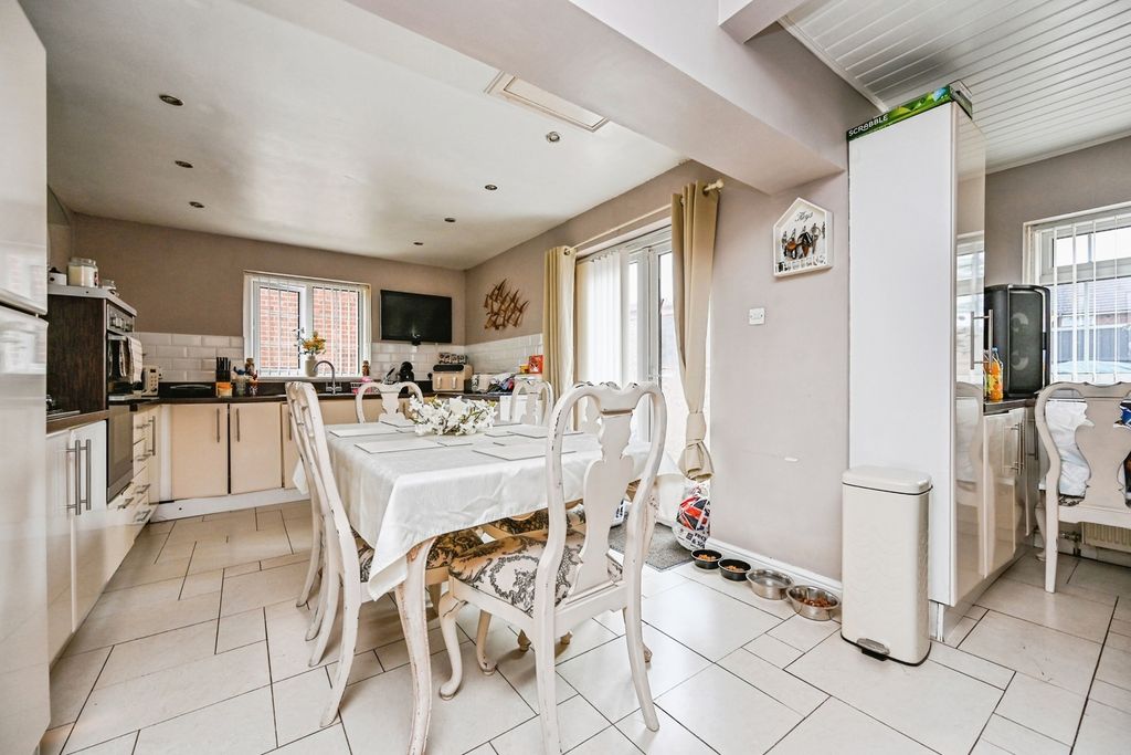 Property photo 2 of 21 Photo