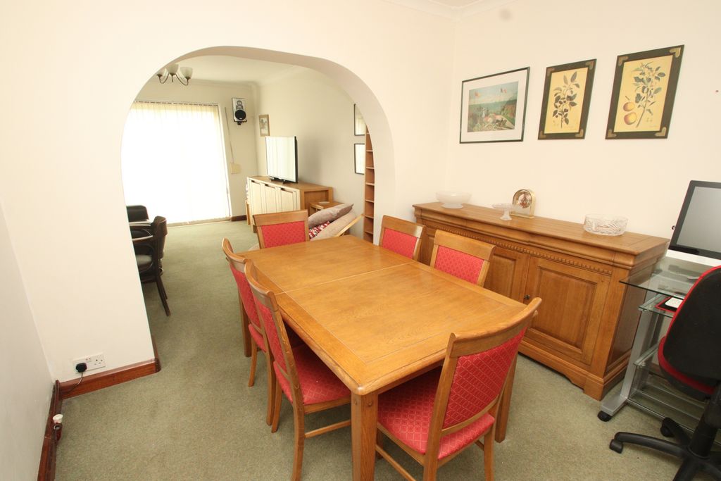 Property photo 1 of 19 Photo 4