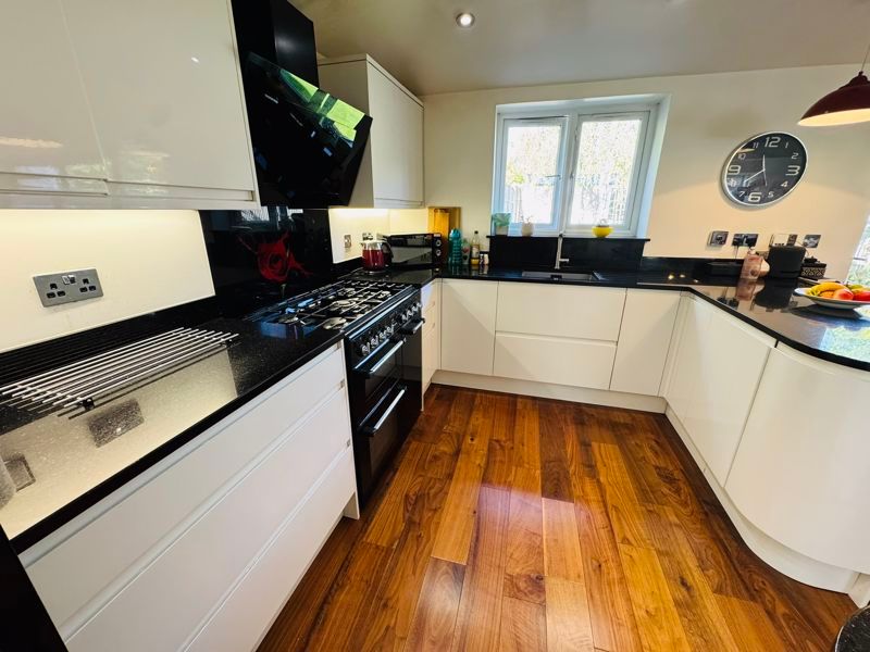 Property photo 2 of 17 Photo 8