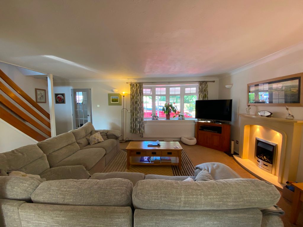 Property photo 2 of 28