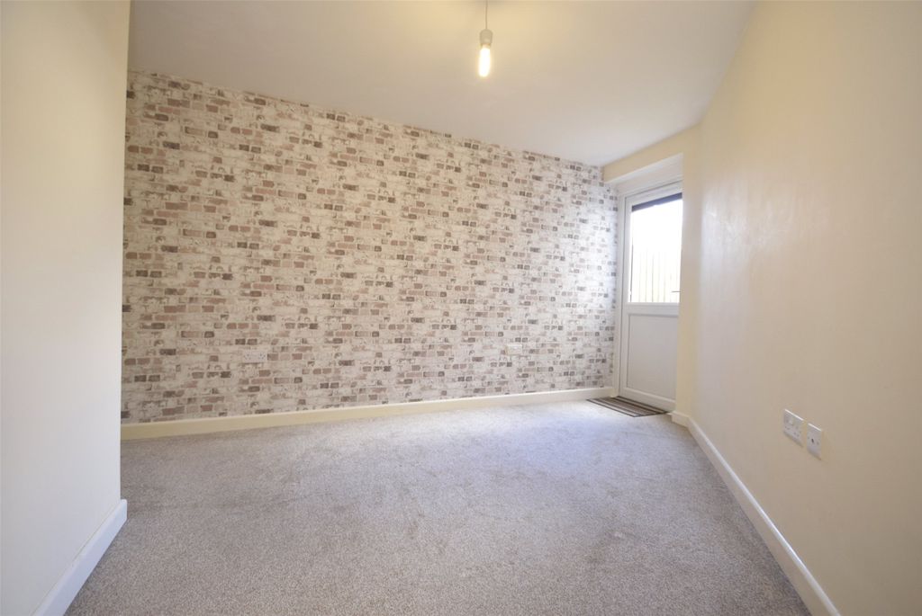 Property photo 3 of 6 Bedroom