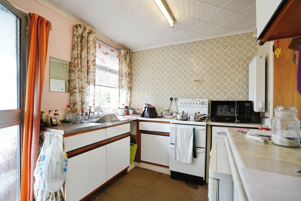 Property photo 2 of 17 Photo