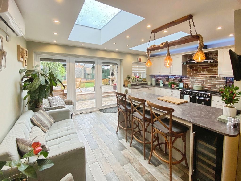 Property photo 2 of 30 Pbox-Img.Jpg