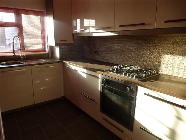 Property photo 3 of 6 Kitchen