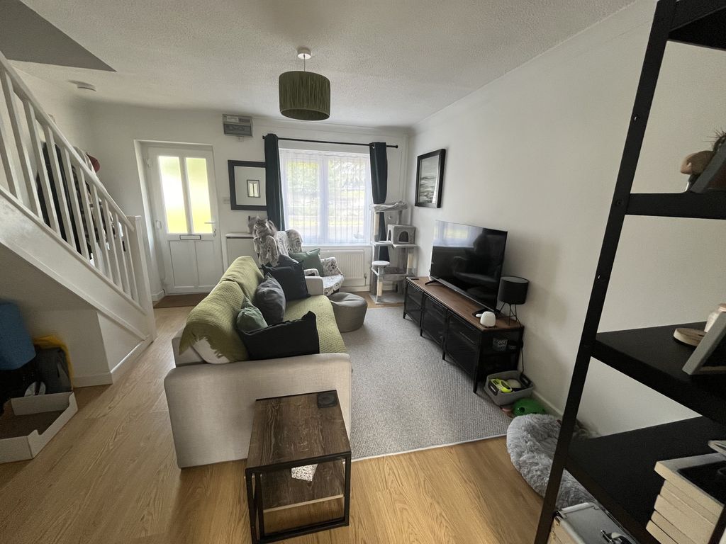 Property photo 2 of 11 Living Room