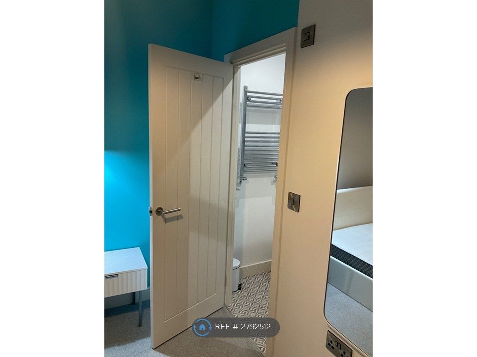 Property photo 3 of 7 Room 3