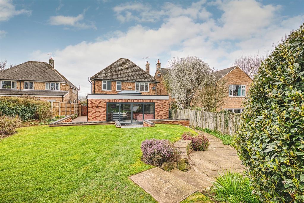 Property photo 2 of 34