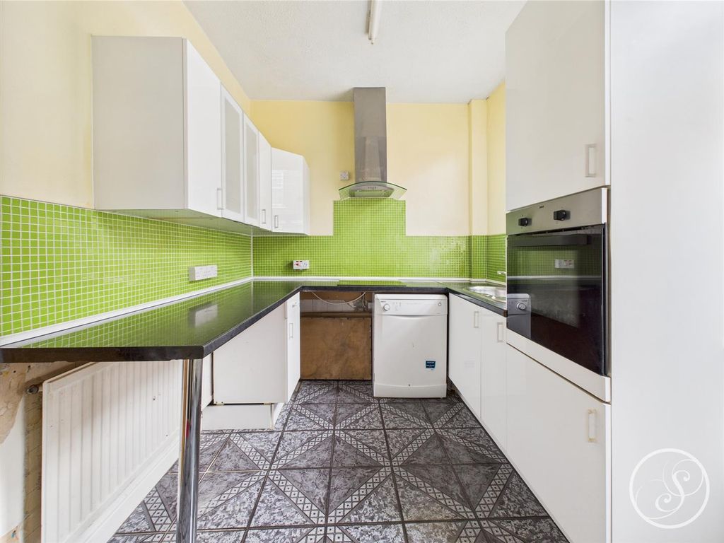 Property photo 3 of 20 Kitchen