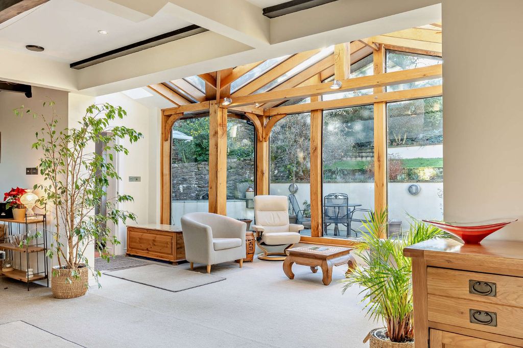 Property photo 3 of 21 Conservatory