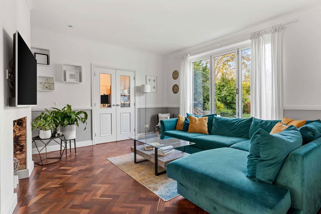 Property photo 2 of 25