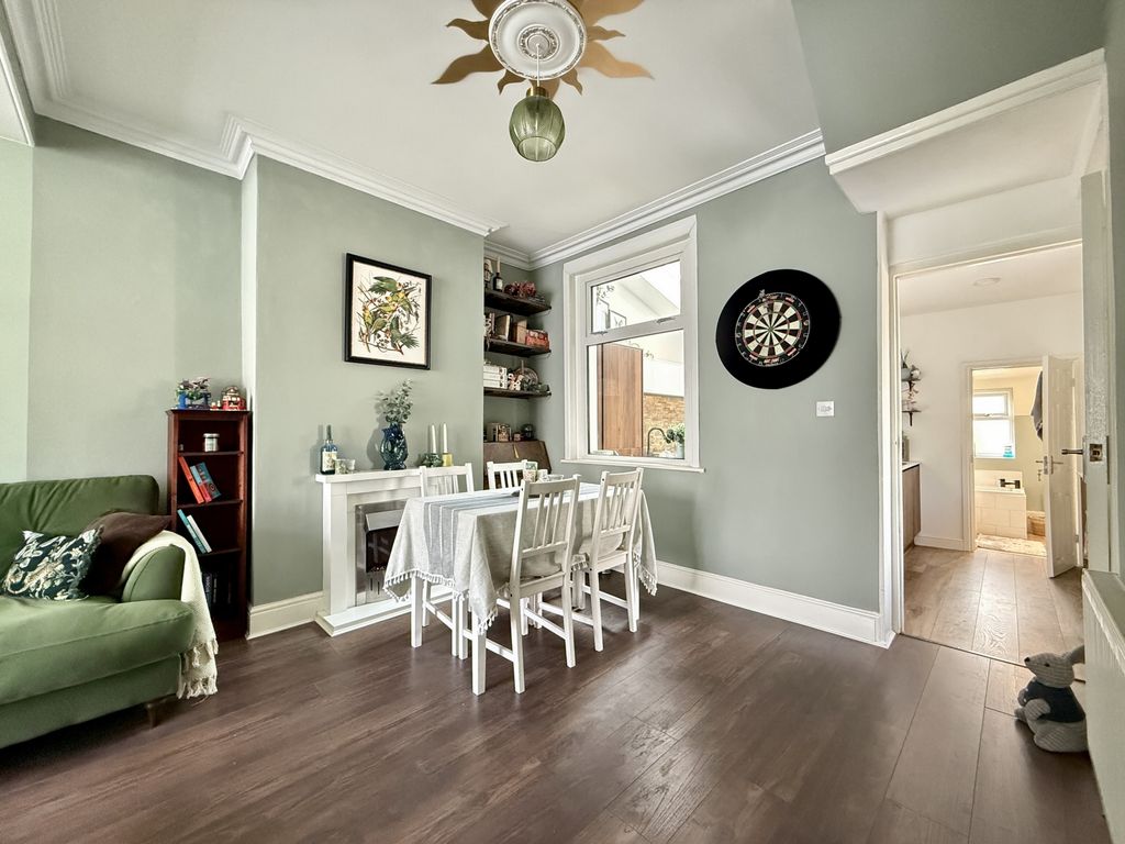 Property photo 3 of 17 Photo 6