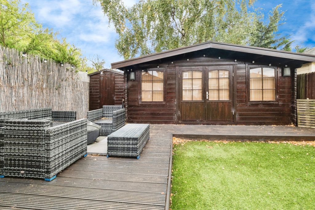 Property photo 2 of 17 Photo