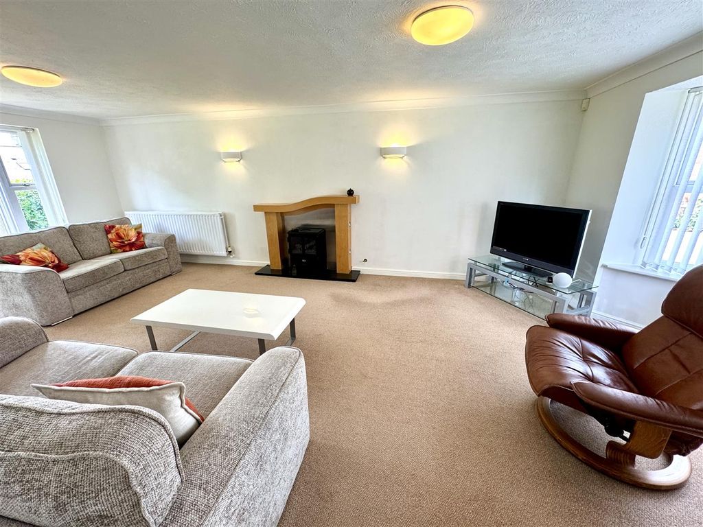 Property photo 3 of 27 Living Room