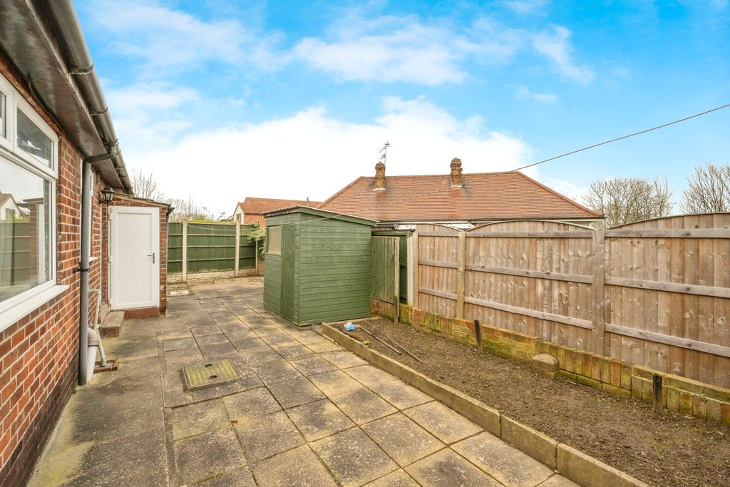 Property photo 3 of 14 Gardens