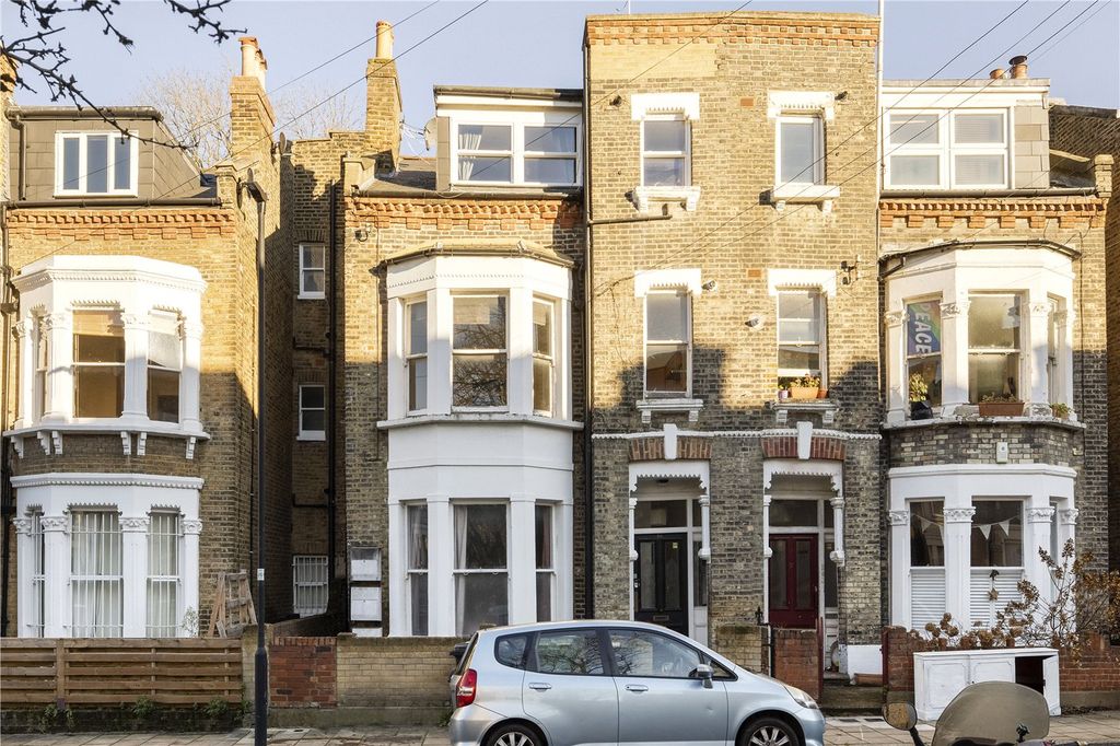 Property photo 2 of 10 Exterior Front