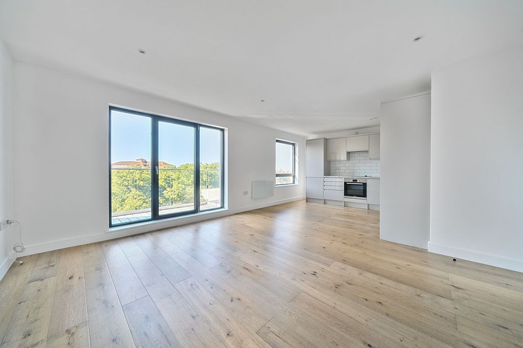 Property photo 3 of 12