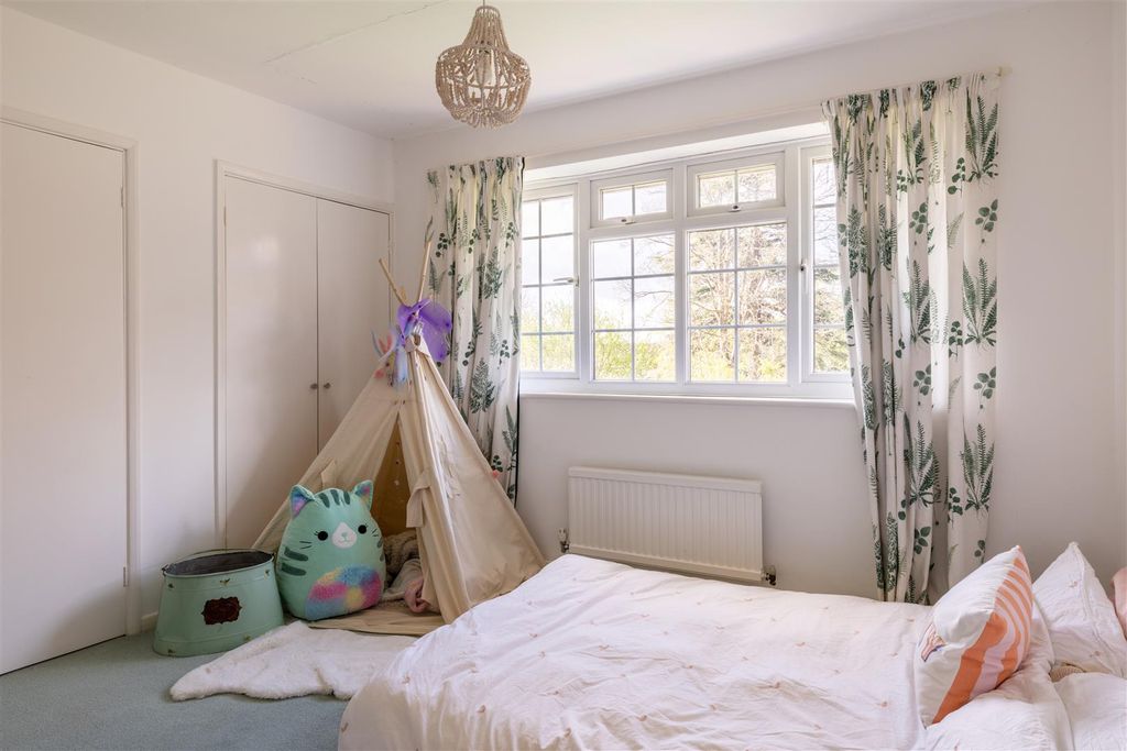 Additional image 18 of 4 bed detached house for saleYardley Close, Reigate RH2