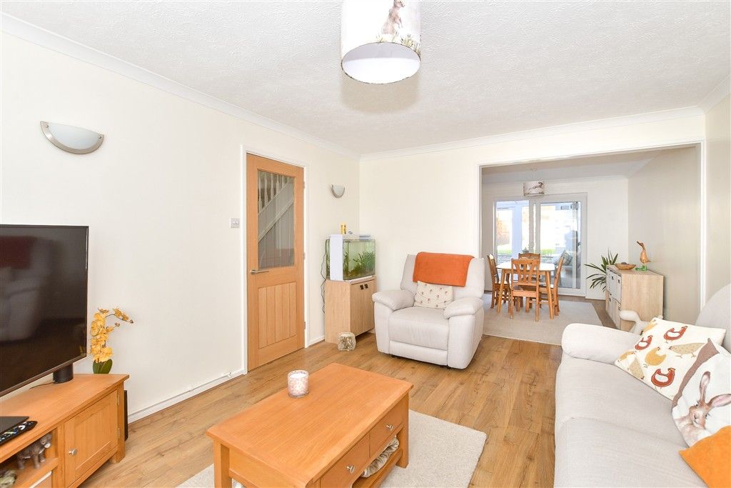 Property photo 1 of 11 Lounge