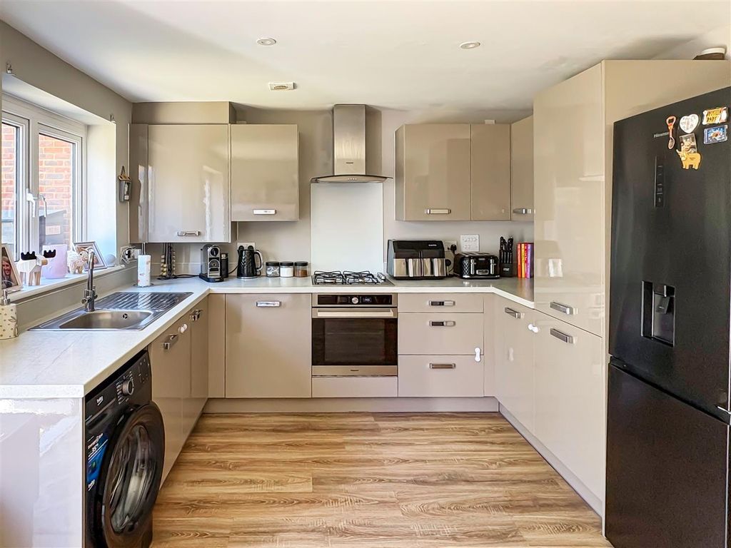 Property photo 2 of 14 Image00020.Jpg