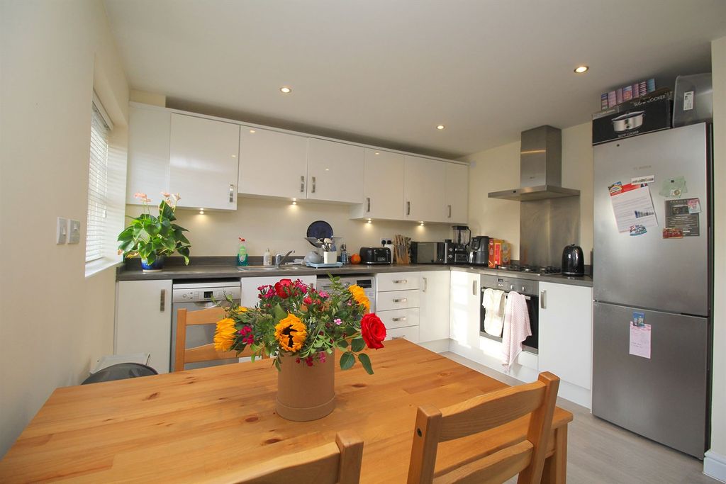 Property photo 2 of 19 Kitchen