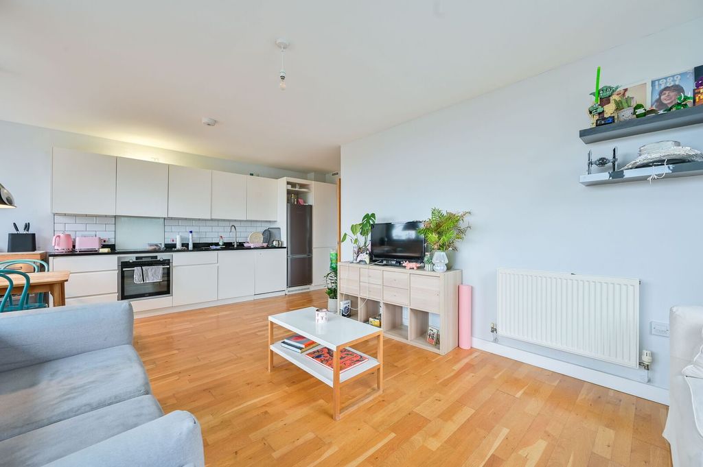 Property photo 3 of 11