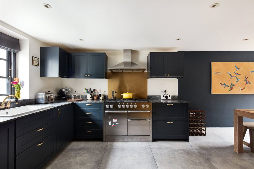 Property photo 3 of 16 Picture No. 17