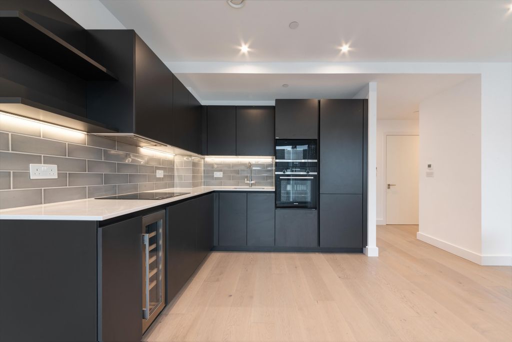 Property photo 3 of 19 Image