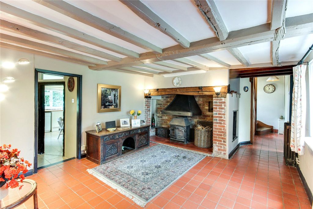 Property photo 3 of 18 Entrance Hall