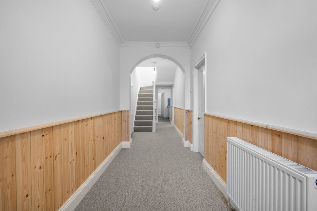 Property photo 2 of 14 Hallway