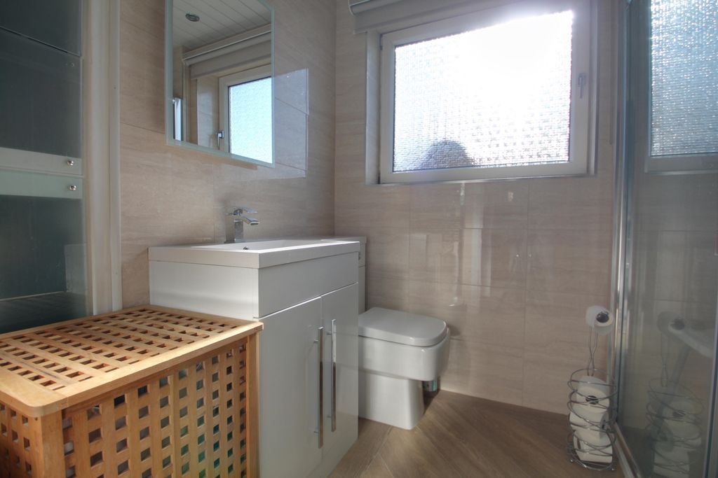 Property photo 3 of 15 Bathroom