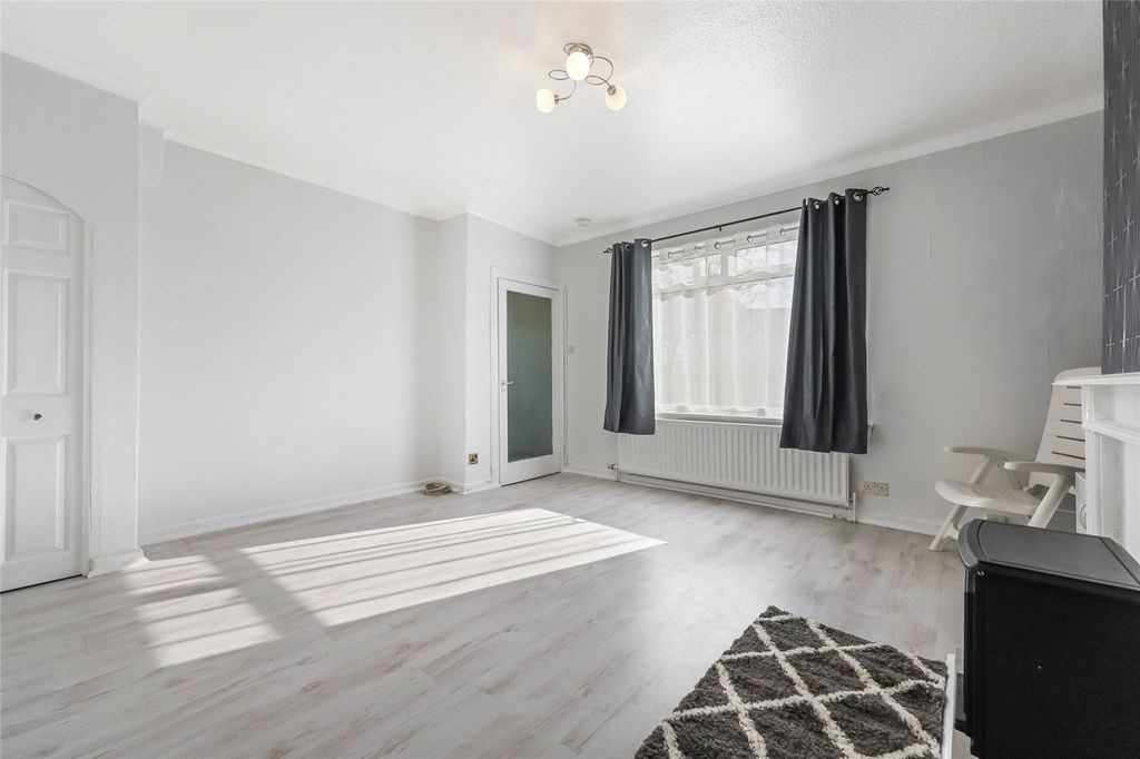 Property photo 2 of 16 Picture No. 03