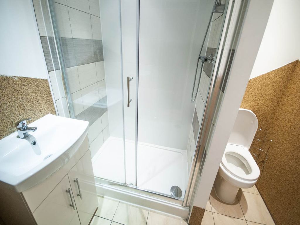 Property photo 2 of 9 Bathroom