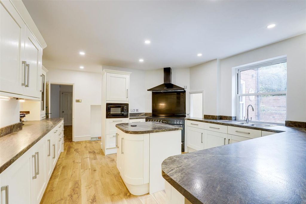 Property photo 2 of 51