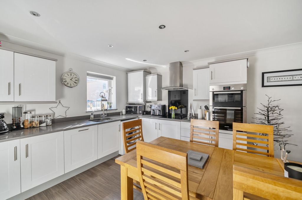 Property photo 2 of 19 1400105-9-69679E0...