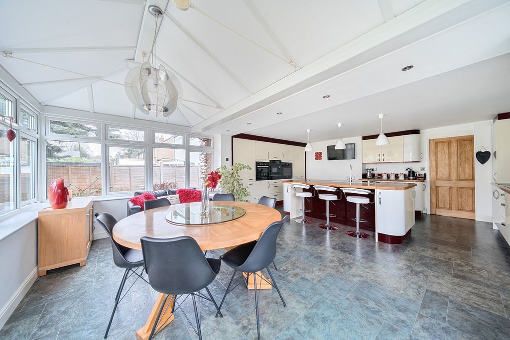 Property photo 2 of 21