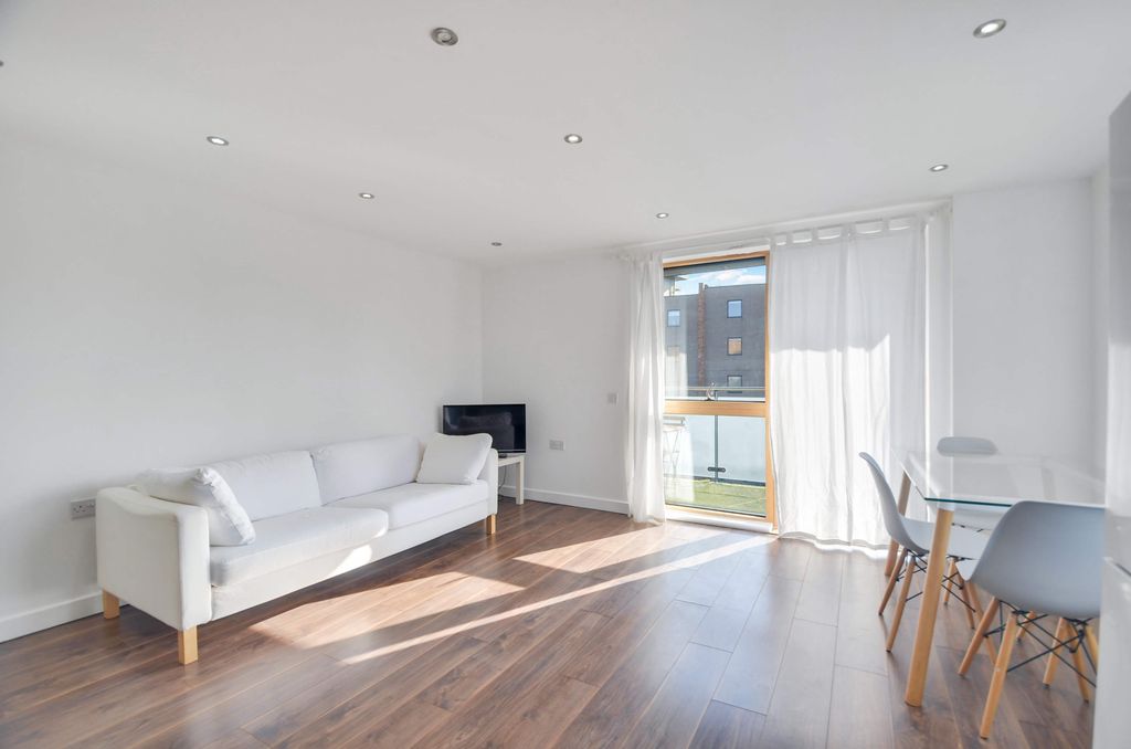 Property photo 3 of 26 Lounge Area.Jpg