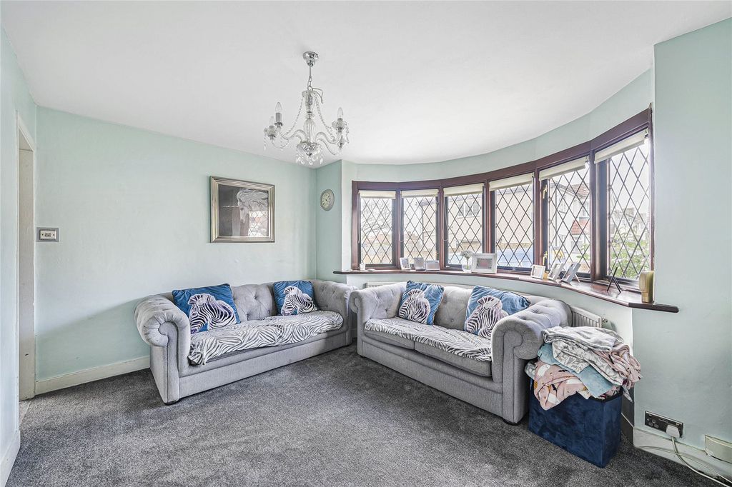 Property photo 2 of 22 Lounge