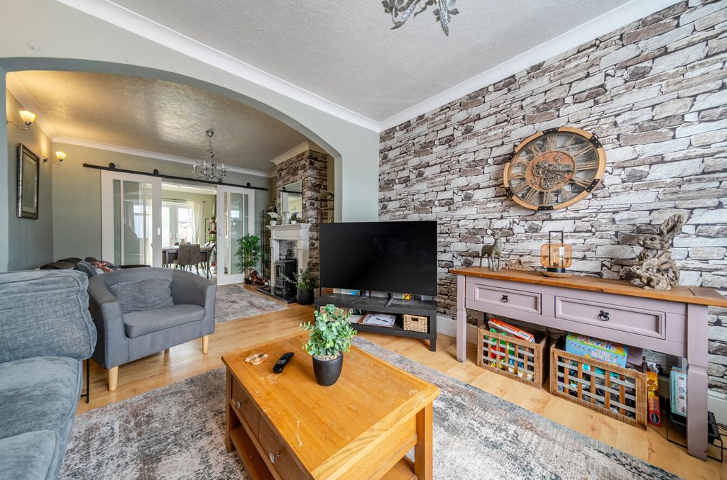 Property photo 2 of 13 1458565-18-6A036B...