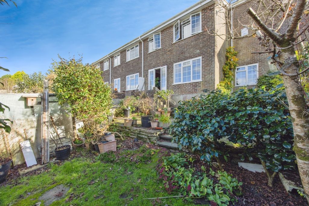 Property photo 3 of 17 Garden