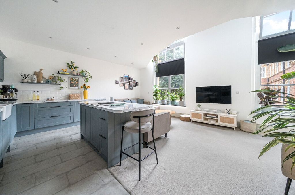 Property photo 3 of 12 Kitchen/Dining
