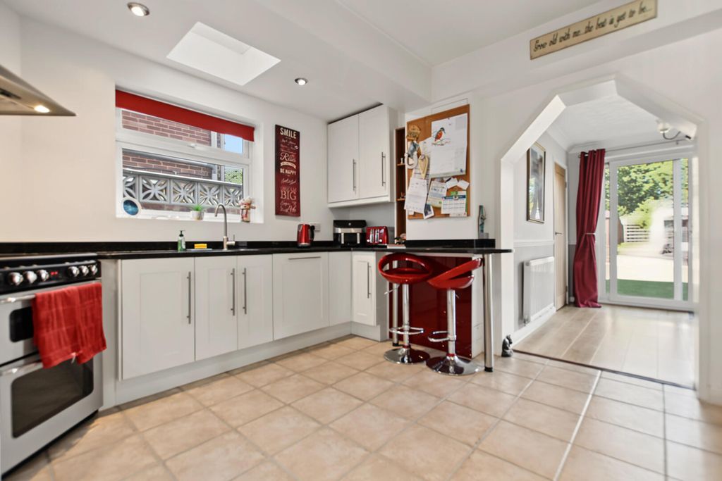 Property photo 3 of 23 Kitchen