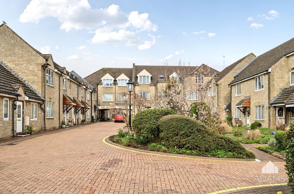 Property photo 1 of 14 Blenheim Court