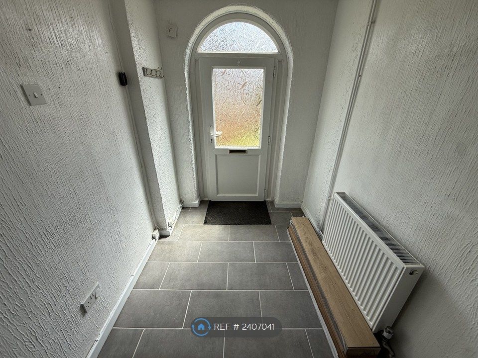 Property photo 2 of 12 Hallway