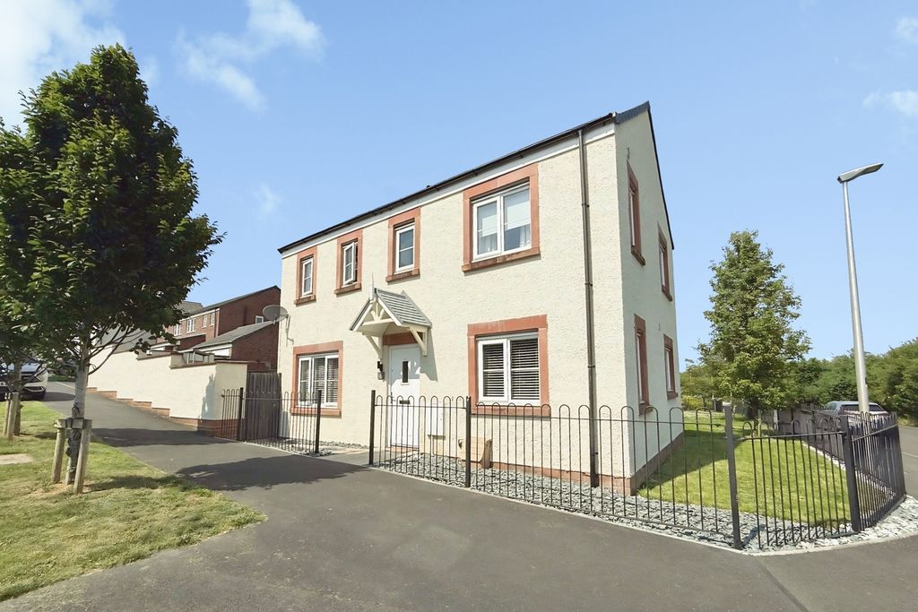 Property photo 1 of 17 External