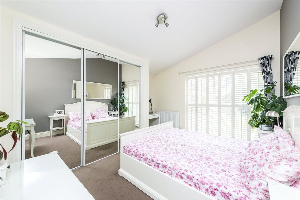 Property photo 3 of 18 Bedroom