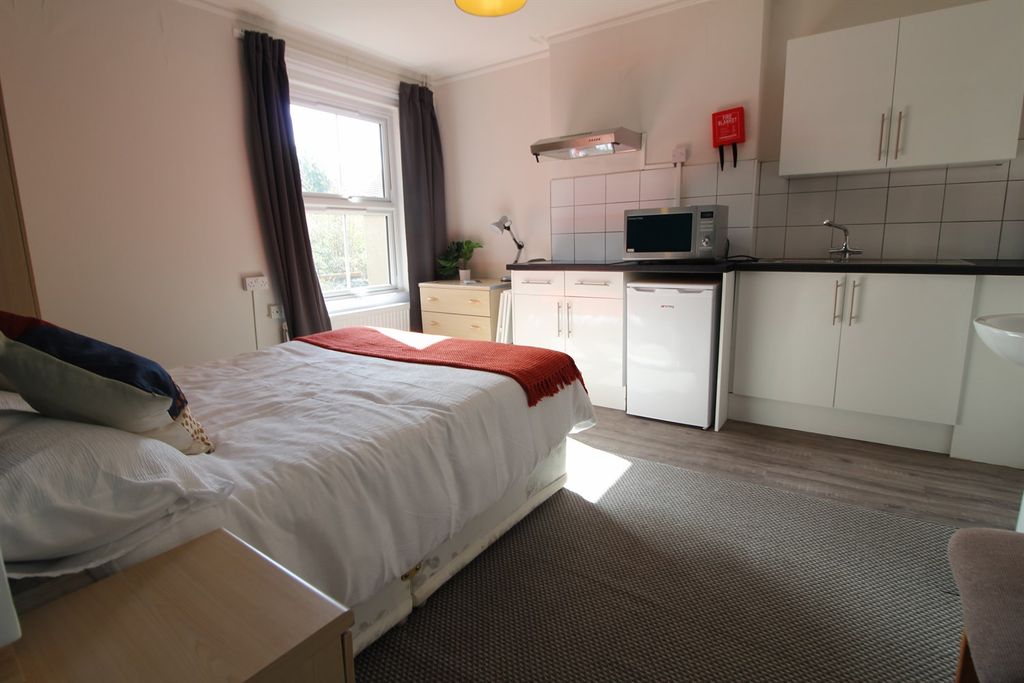 Property photo 2 of 10 Bedroom