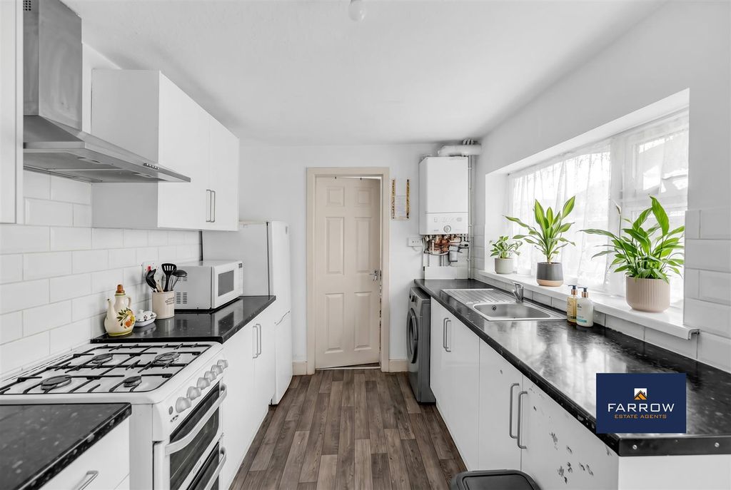 Property photo 2 of 20 Kitchen
