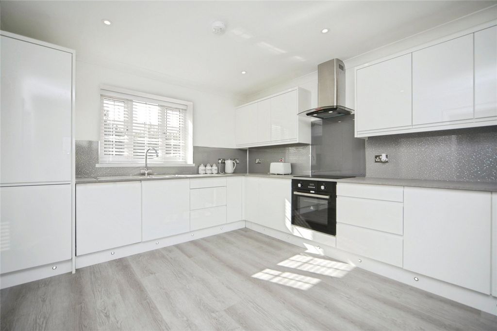 Property photo 3 of 17 Picture No. 12
