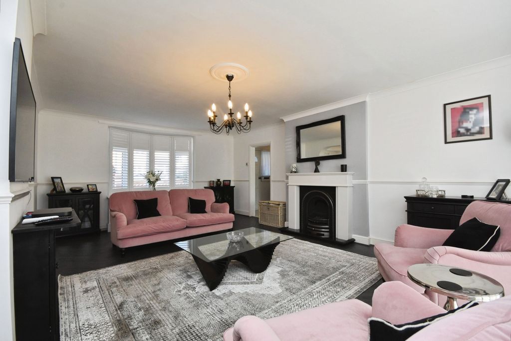 Property photo 3 of 22 Pbox-Img.Jpg