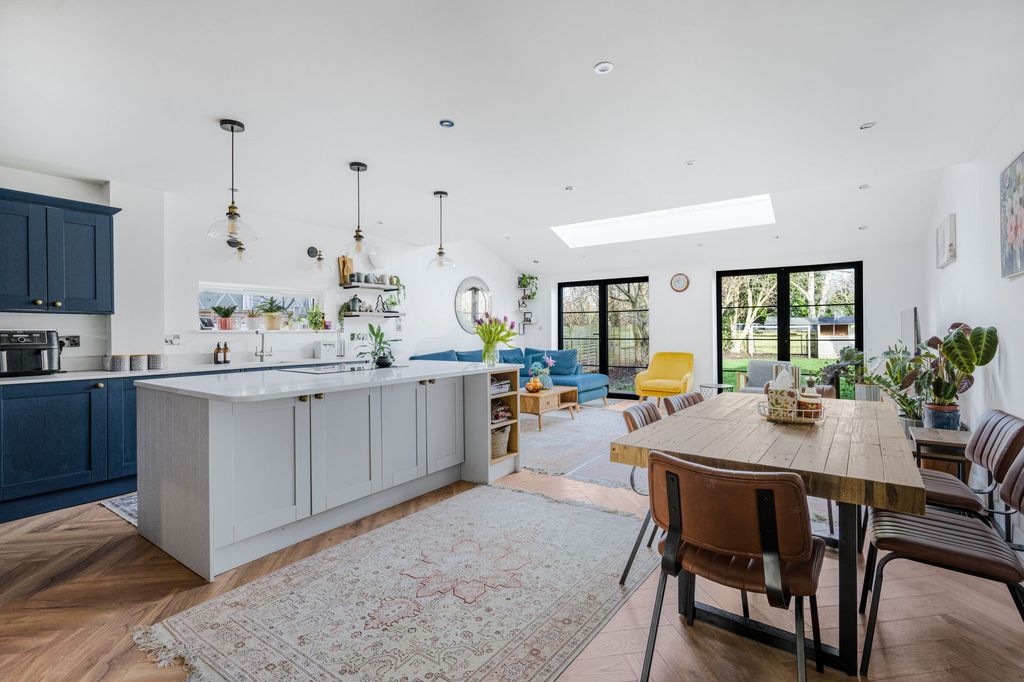 Property photo 1 of 18 Kitchen / Reception